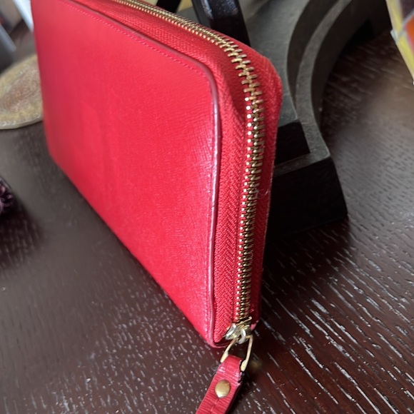 NEIMAN MARCUS RED LEATHER ZIPPIE WALLET - Picture 6 of 7